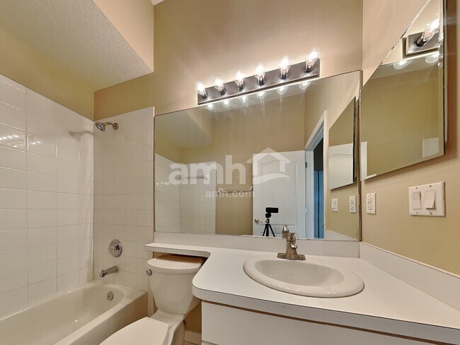 Building Photo - 4004 Water Park Ct