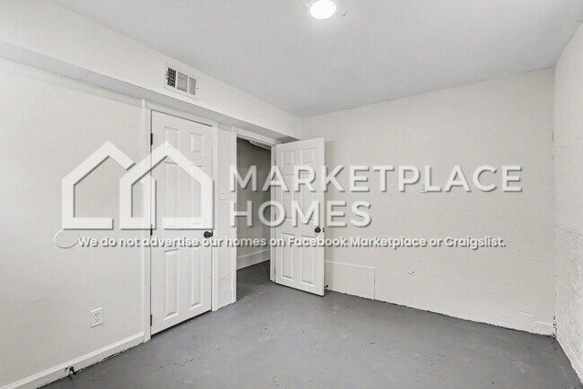 Building Photo - 1433 Sharon St NW