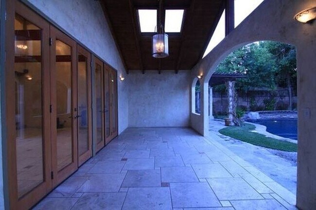 Atrium - 12707 Califa St
