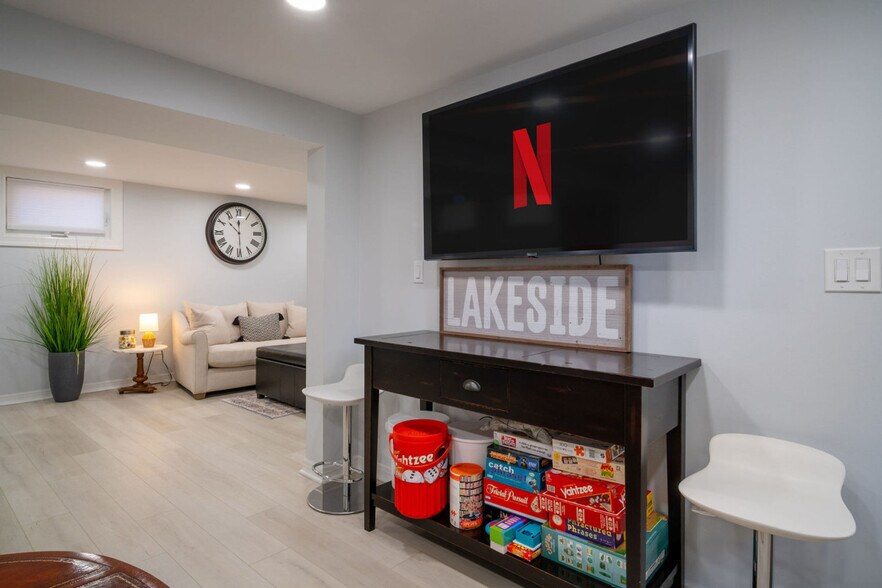 Building Photo - 525 Circle Dr