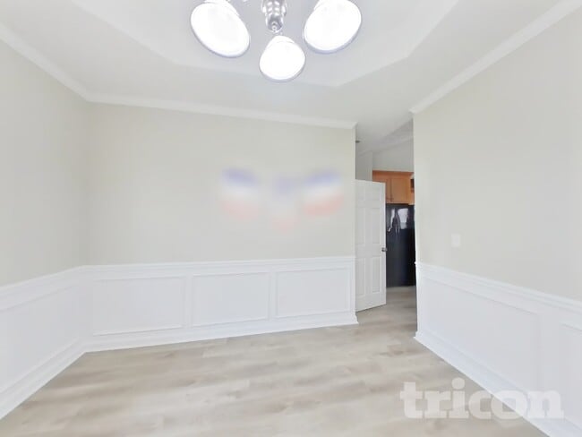 Building Photo - 5746 Lakeside Dr