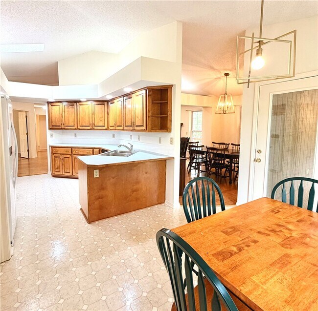 Building Photo - 11 Blakeney Ln