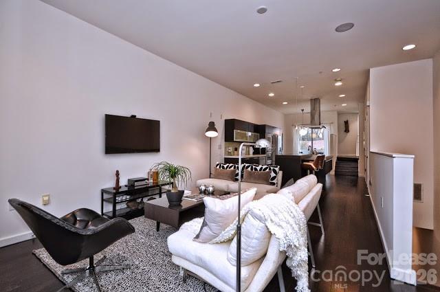 Building Photo - 318 Viburnum Way Ct