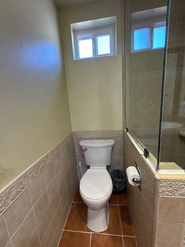 Building Photo - Beautiful 3 Bedroom 2 Bathroom House in Granda Hills