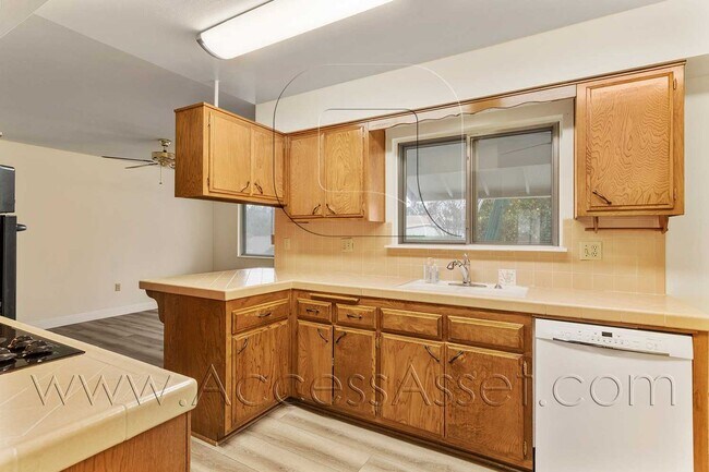 Building Photo - Gorgeous 3 Bed/2 Bath Home In Menifee Civic 55+ Community!