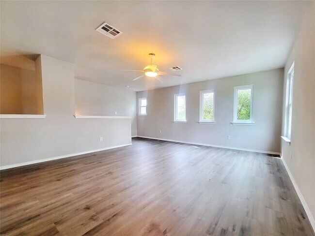 Building Photo - 110 Hays Forest Cove