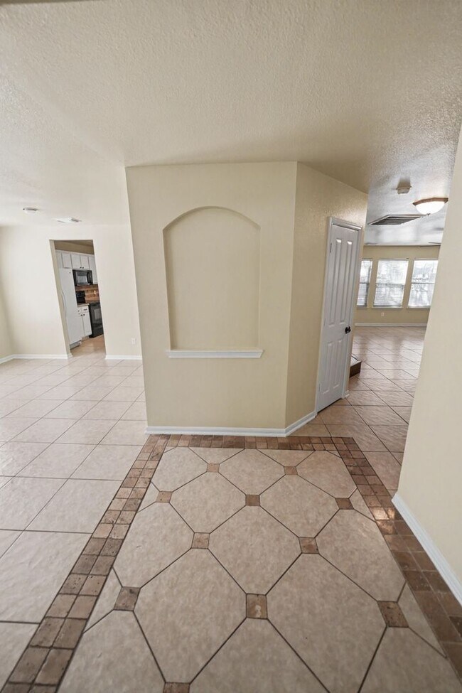 Building Photo - Beautiful 5-Bedroom Home in Schertz - Realtor Commission: $750