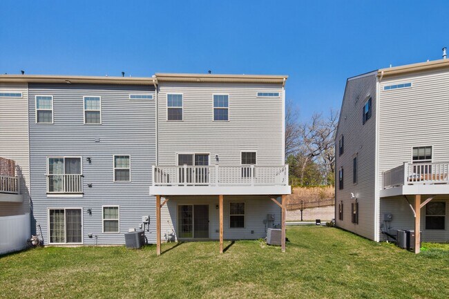 Building Photo - 19753 Grn Vlg Dr