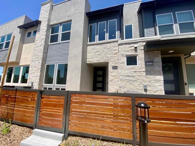 Primary Photo - Luxury 3 br townhome Save up to $350 Each ...