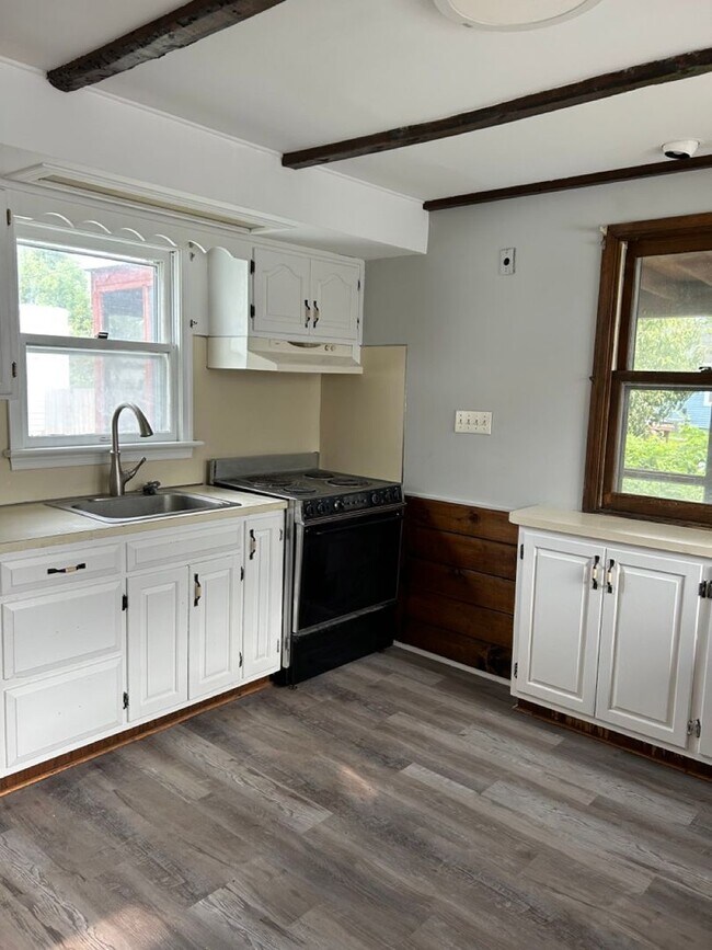 Building Photo - 66 Tunis Ave