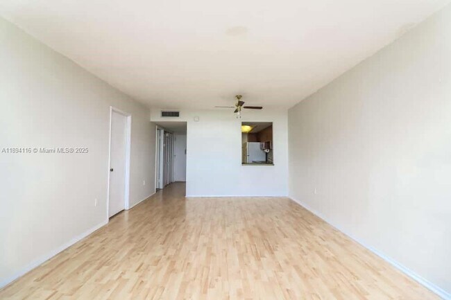 Building Photo - 1351 NE Miami Gardens Dr
