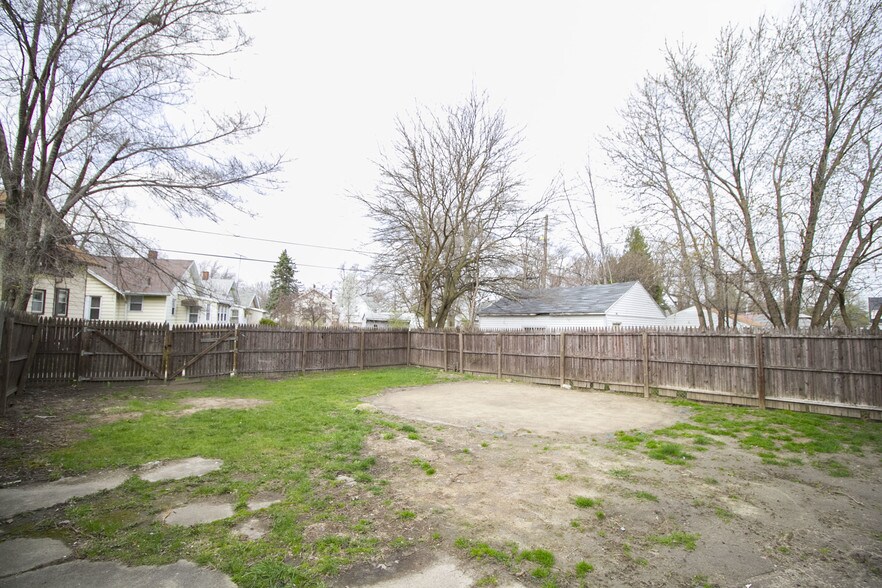 Building Photo - 2122 Airport Hwy