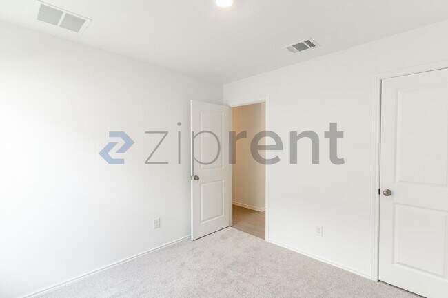 Building Photo - 208 Skyfire St