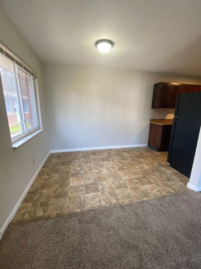 Building Photo - Charming 1Bed/1Bath Apartment with Washer/...