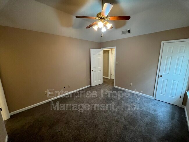 Building Photo - 1091 Nolan Ln