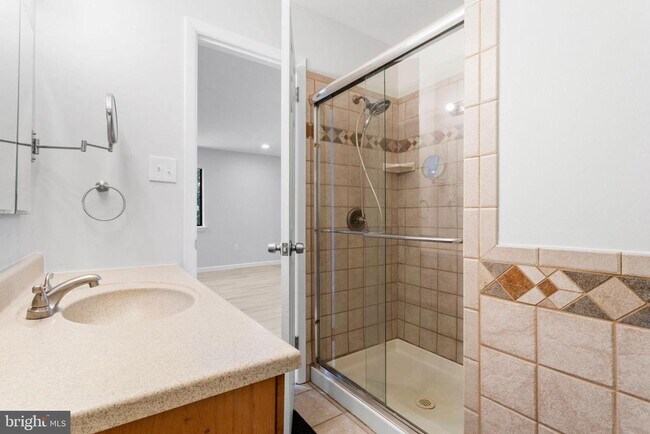 Building Photo - 36 Viburnum Ln