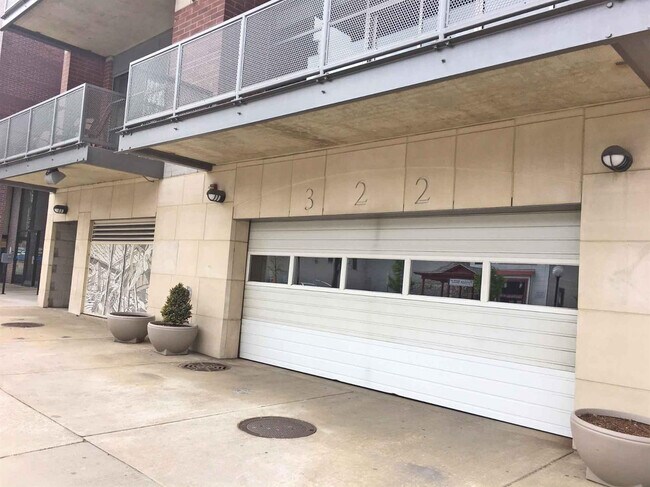 Building Photo - 322 E Liberty St