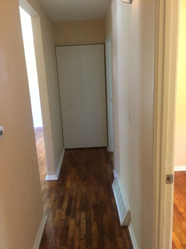 Building Photo - $1499 Charming, remodeled 3-Bed/1-Bath Ran...