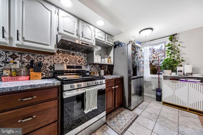 Building Photo - 945 Fariston Dr