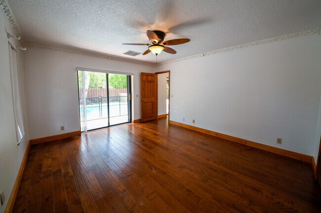Building Photo - 4160 Cedar Ave