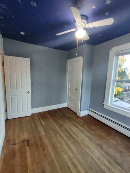 Building Photo - 6 Closson Ct