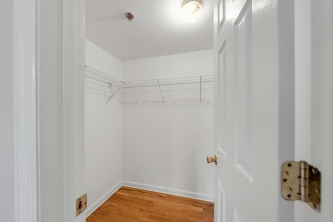 Building Photo - 350 7th St