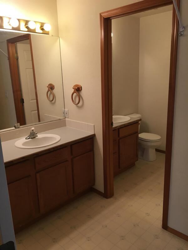 Building Photo - 1330 D S Skyline Dr