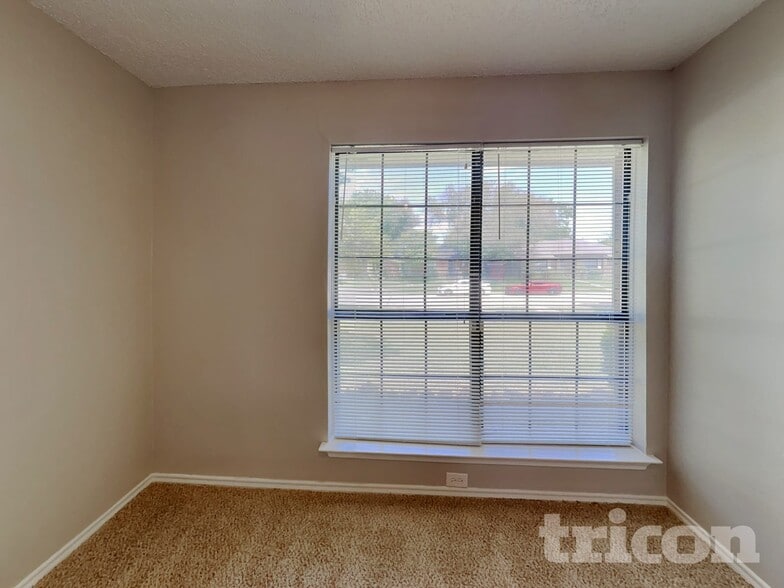 Building Photo - 8002 Meadowlark Ln