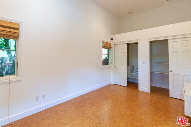Building Photo - 1530 S Sierra Bonita Ave