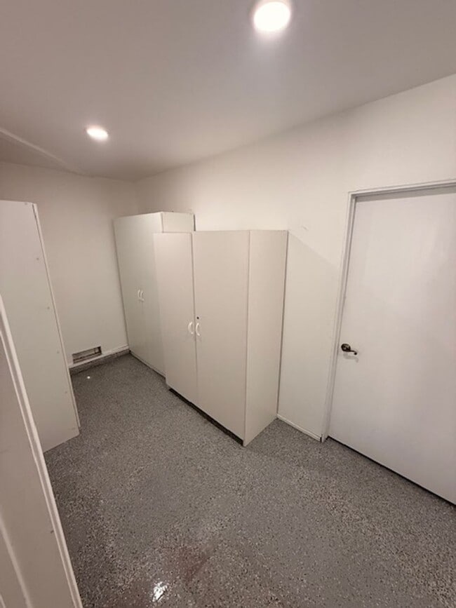 Building Photo - FULLERTON Single-Story POOL Home 4bed/2bath