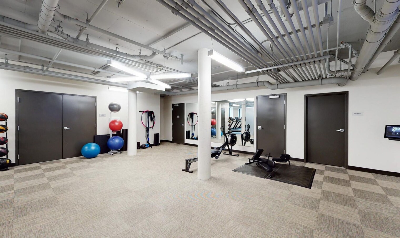 Building Photo - 2000 Post St