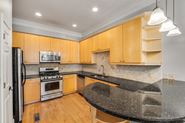 Building Photo - 331 Carpenter Dr NE