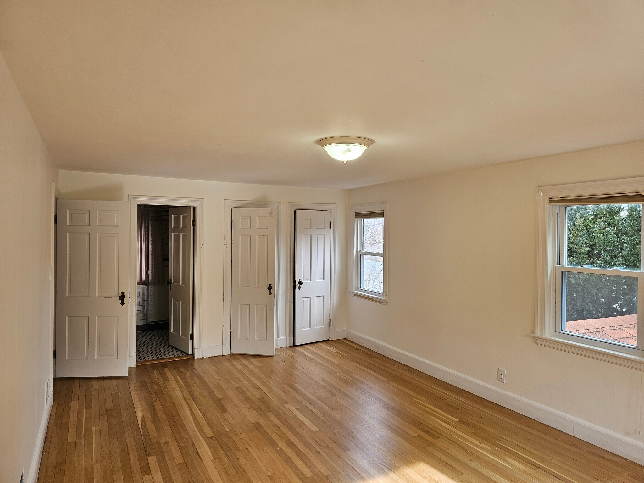 Building Photo - 419 Pond St