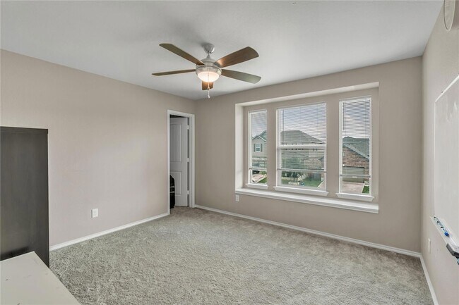 Building Photo - 520 Ayinger Ln