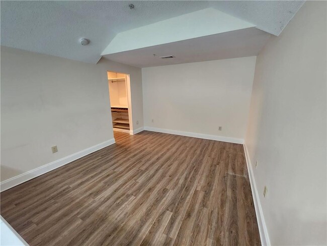 Building Photo - 1074 Peachtree St NE