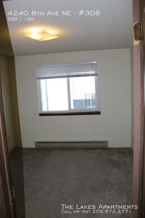 Building Photo - Walk to UW Campus!