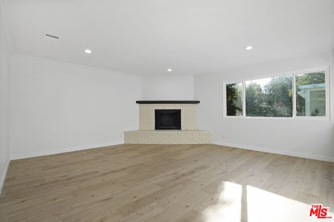 Building Photo - 914 Evergreen St