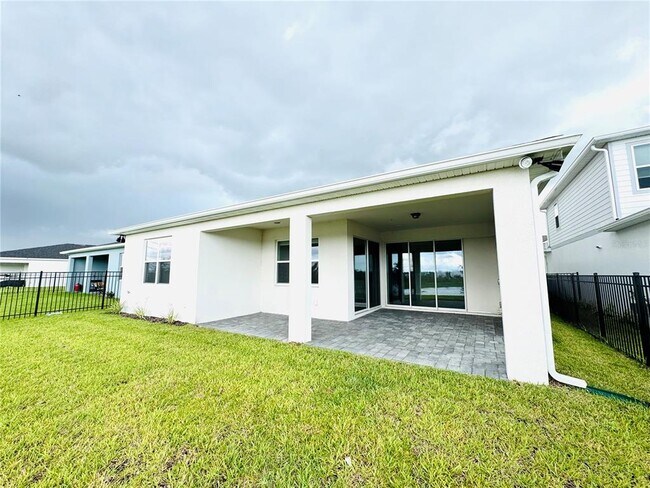 Building Photo - 6618 Willow View Ave