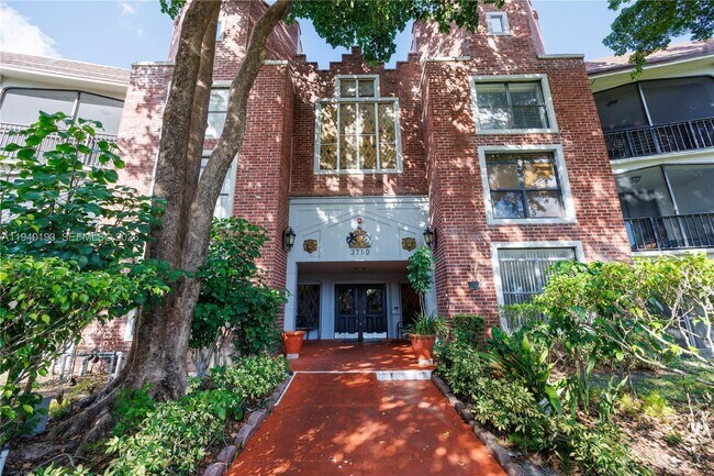 Building Photo - 3760 Inverrary Dr