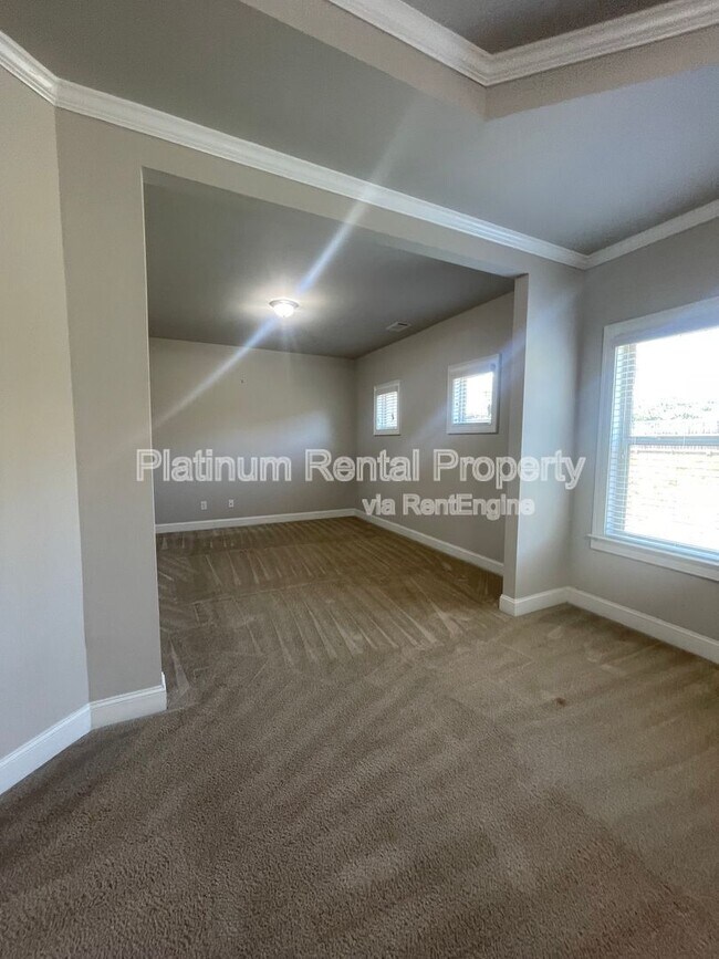 Building Photo - 5180 Mirror Lake Dr