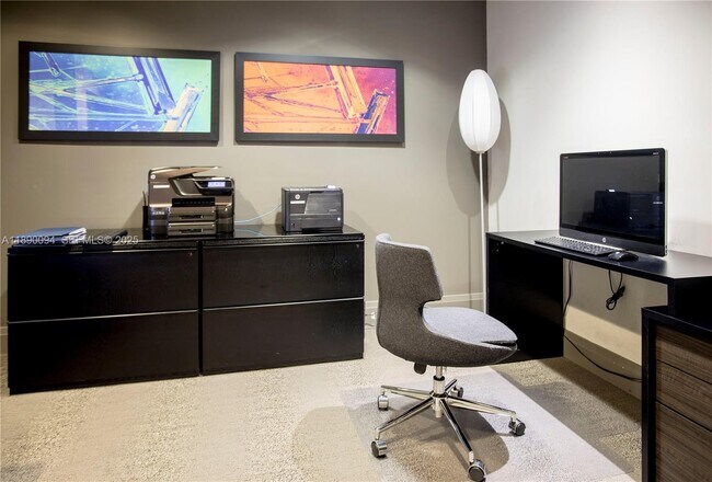 Building Photo - 2525 SW 3rd Ave