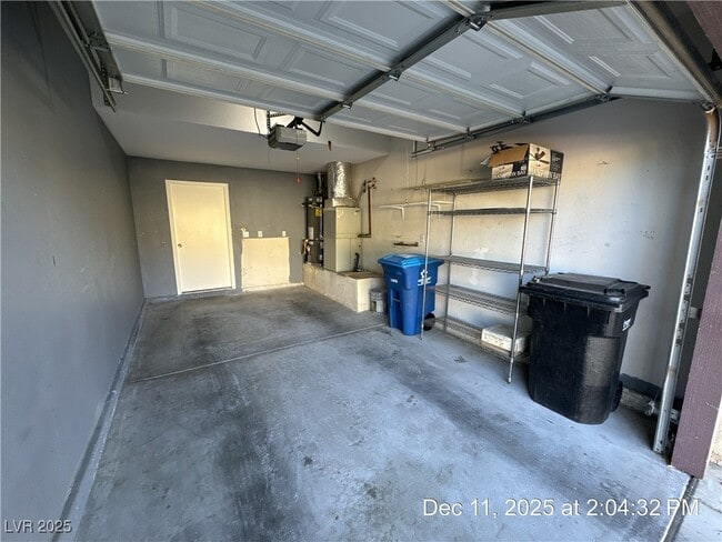 Building Photo - 2607 Country Maple Ave