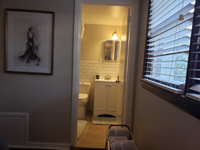 Building Photo - 2345 Macon Dr SW