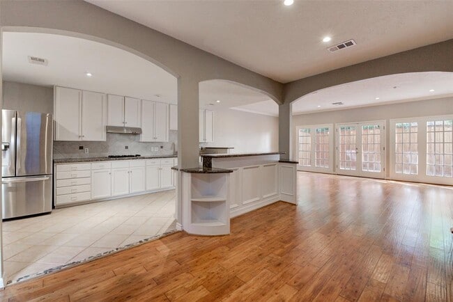 Building Photo - 225 Asbury-
