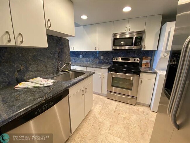 Building Photo - 6000 N Ocean Blvd