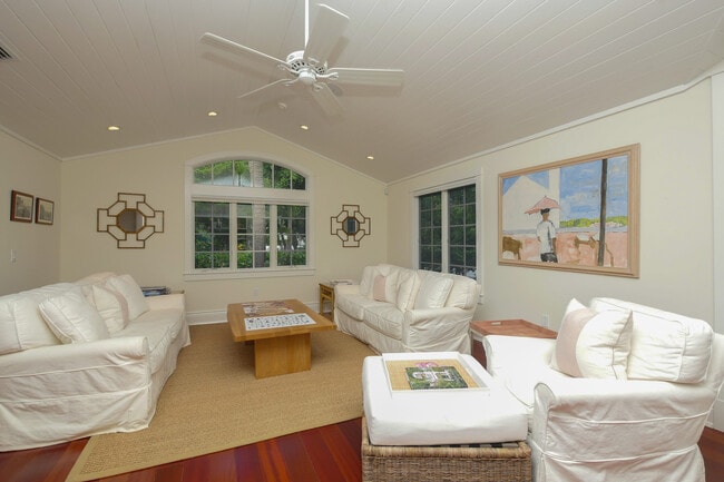 Building Photo - 391 Lee Ave