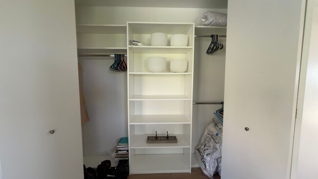 Building Photo - 1689 Burgundy Rd