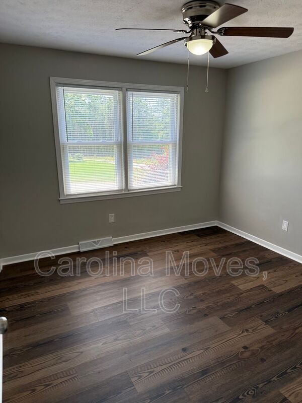 Building Photo - 102 Woodhaven Ct