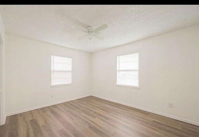 Building Photo - 8430 Round Rock Dr