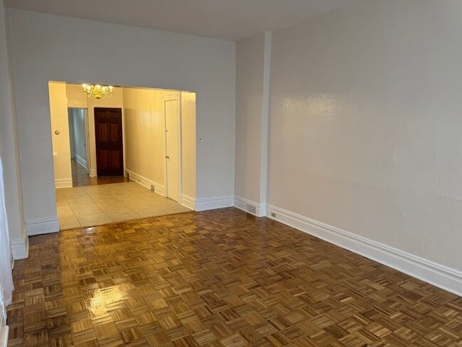 Building Photo - 5431 Howe St